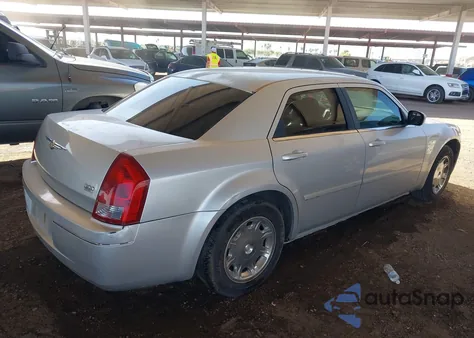 2005 Chrysler 300 Touring из США, поврежденный, VIN 2C3JA53G65H686480